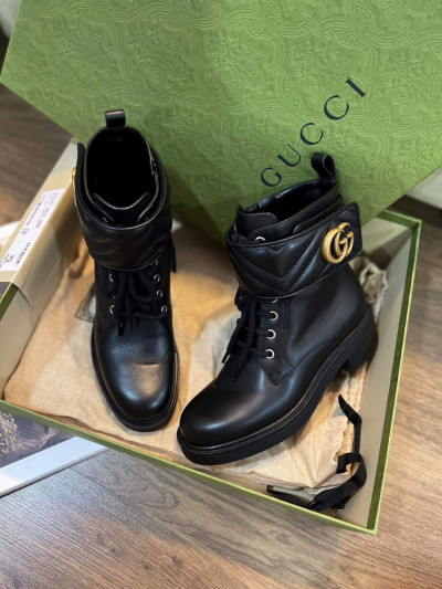 Boots gucci đen lửng buộc dây khoá cạnh logo vàng sz 34.5 fullbox