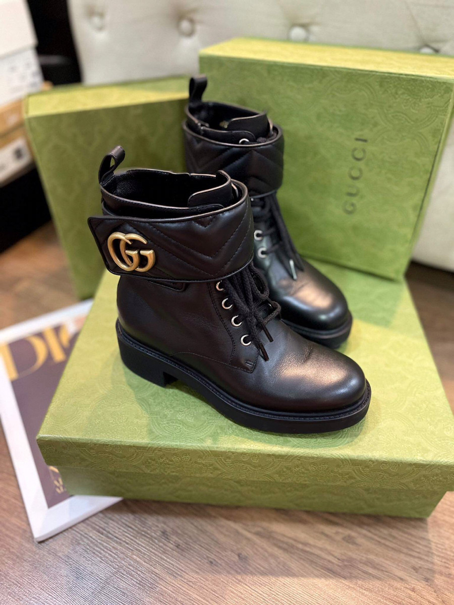 Boots gucci đen lửng buộc dây khoá cạnh logo vàng sz 34.5 fullbox