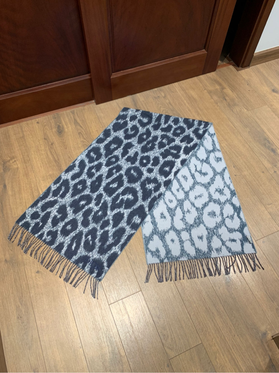 hsdior575   C h r i s t i a n D i o r Scarf Wool. 95% new---