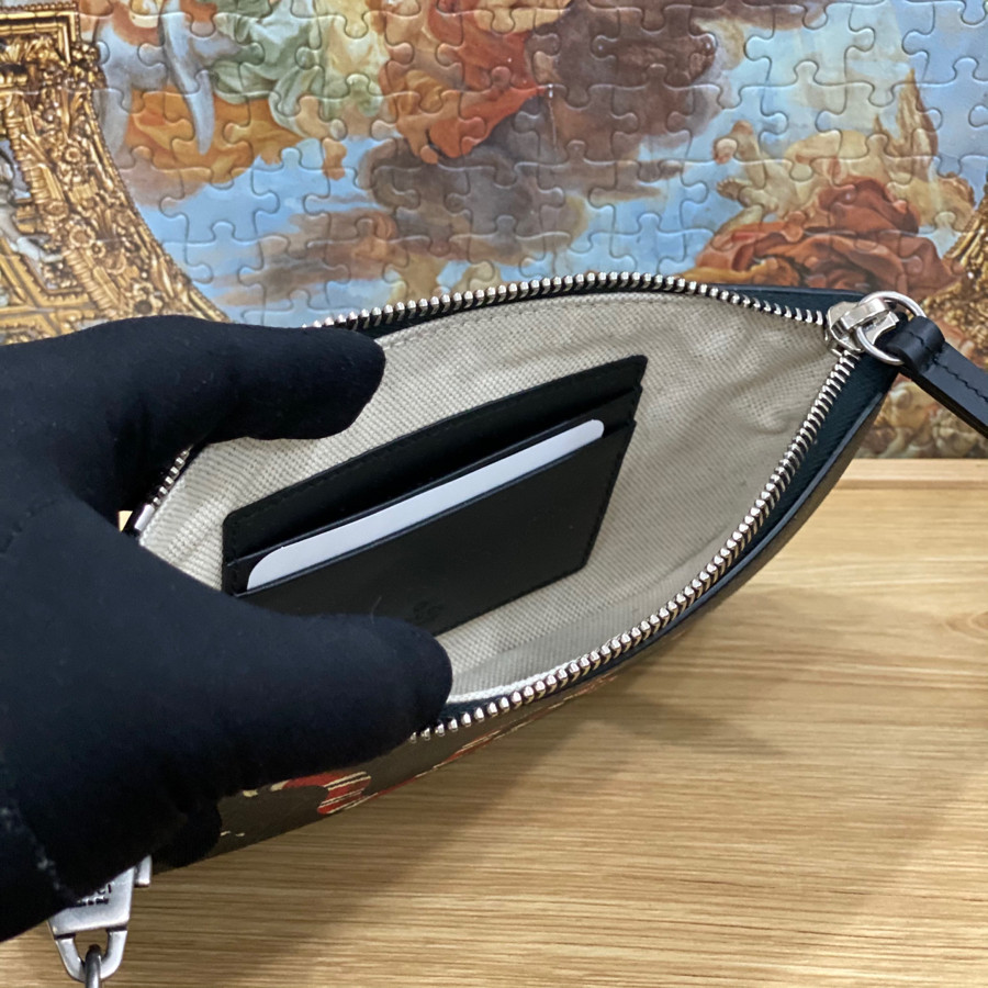 Gucci zippy wallet