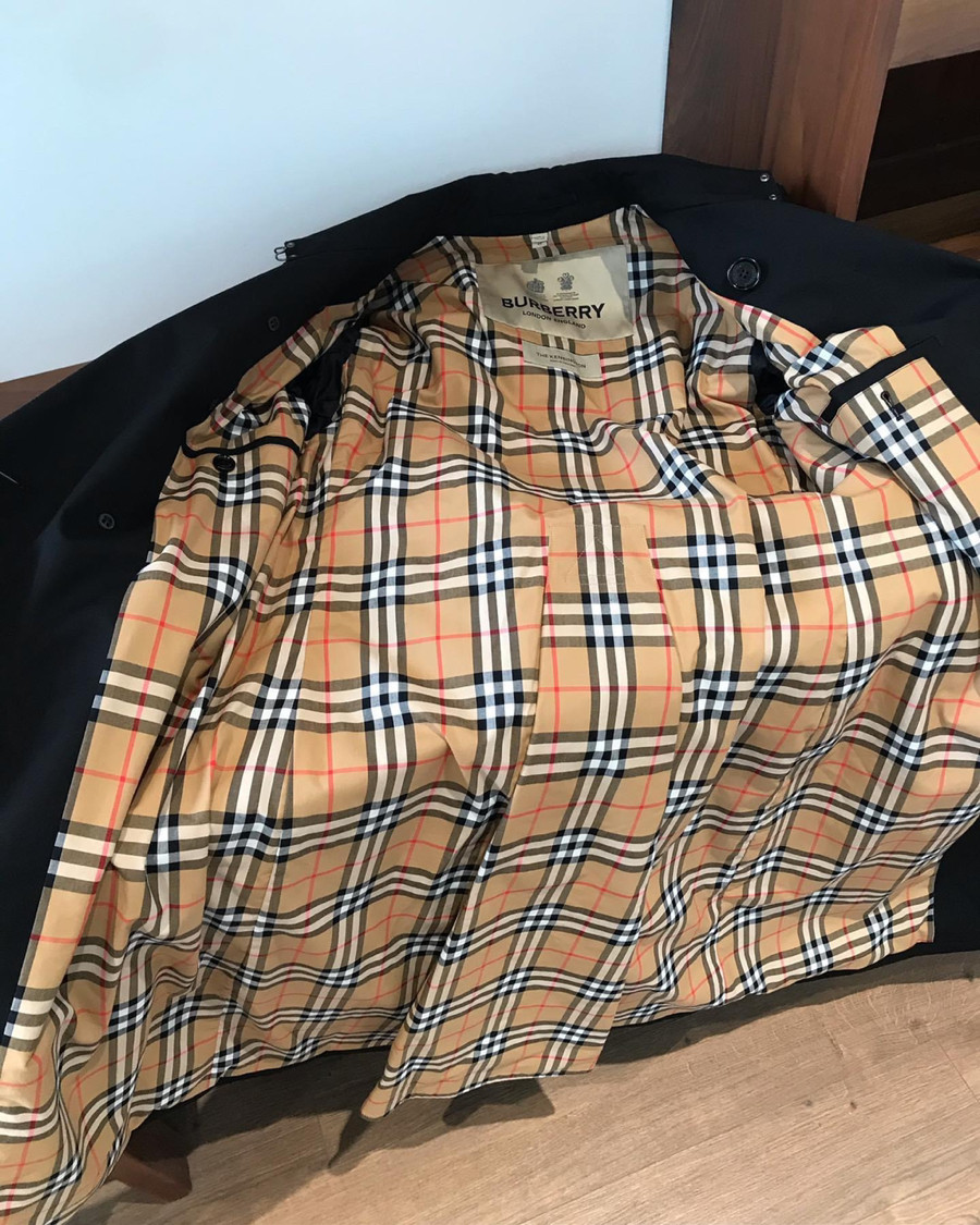 áo khoác hót trend của nhà bur của nam size 48 dòng Kensington dòng đắt tiền mua mới 50trieu lận ạ