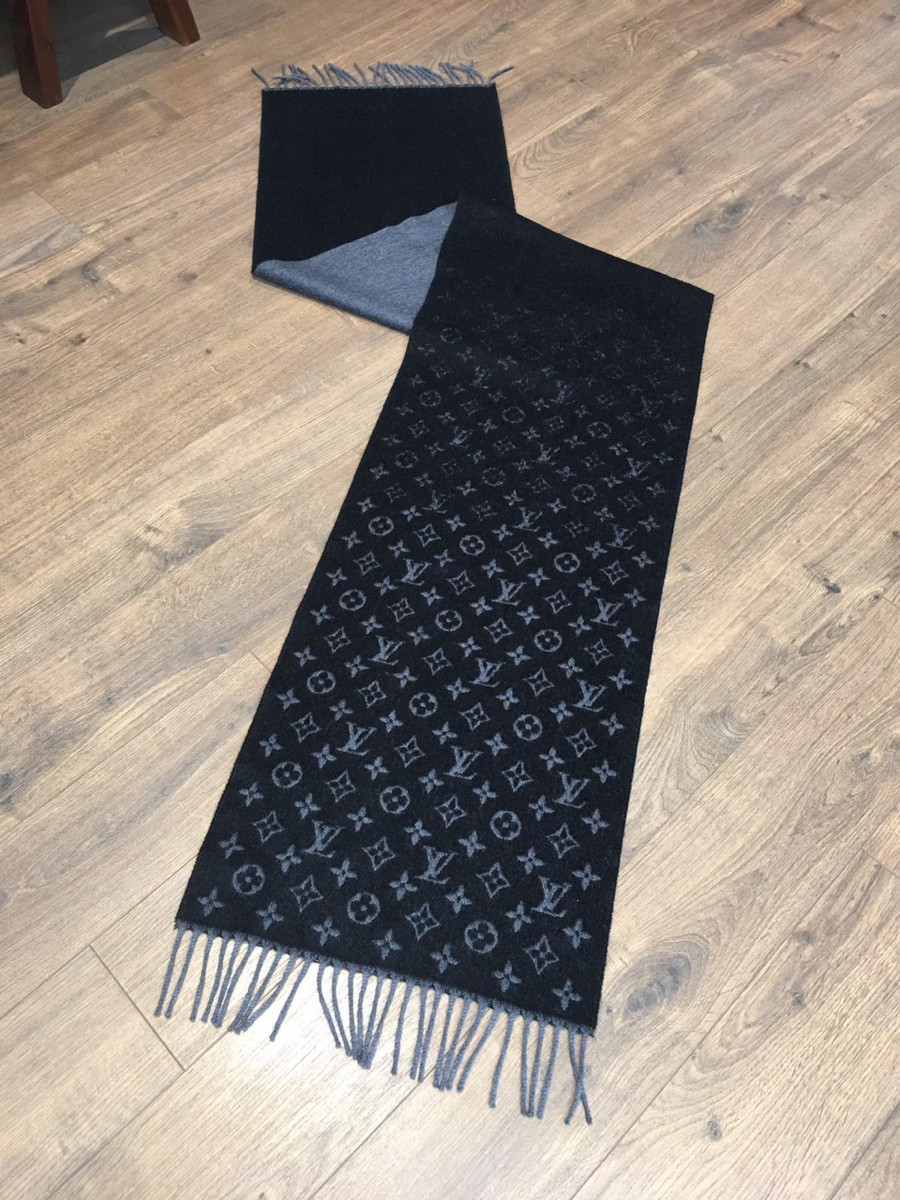 L o u i s V u i t t o n   Echarpe Monogram Gradient  Scarf Wool & cashmere Black. còn tag vải --