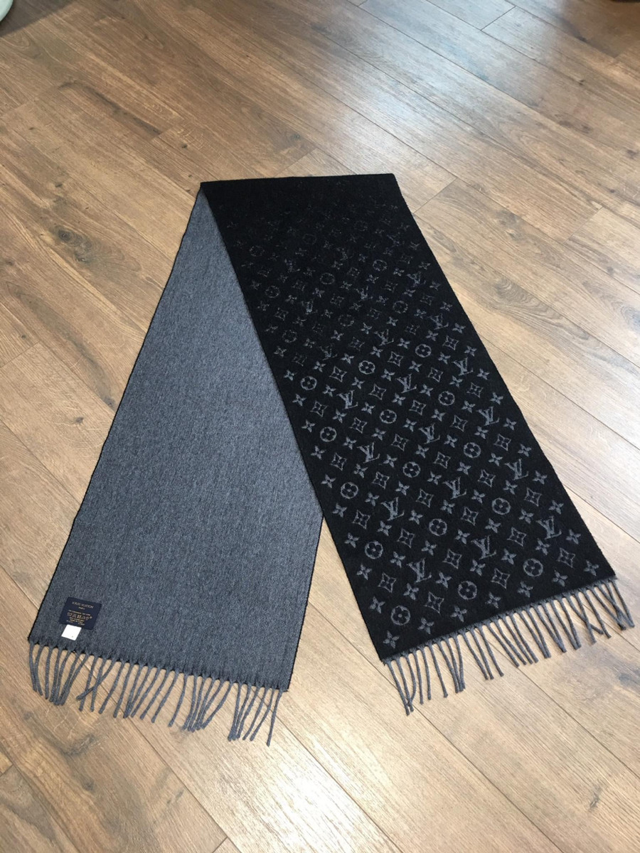 L o u i s V u i t t o n   Echarpe Monogram Gradient  Scarf Wool & cashmere Black. còn tag vải --