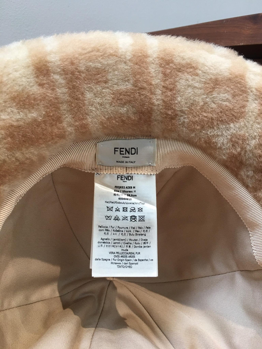 F e n d i  ZUCCa Hat Fur size M    mua mới 18trc