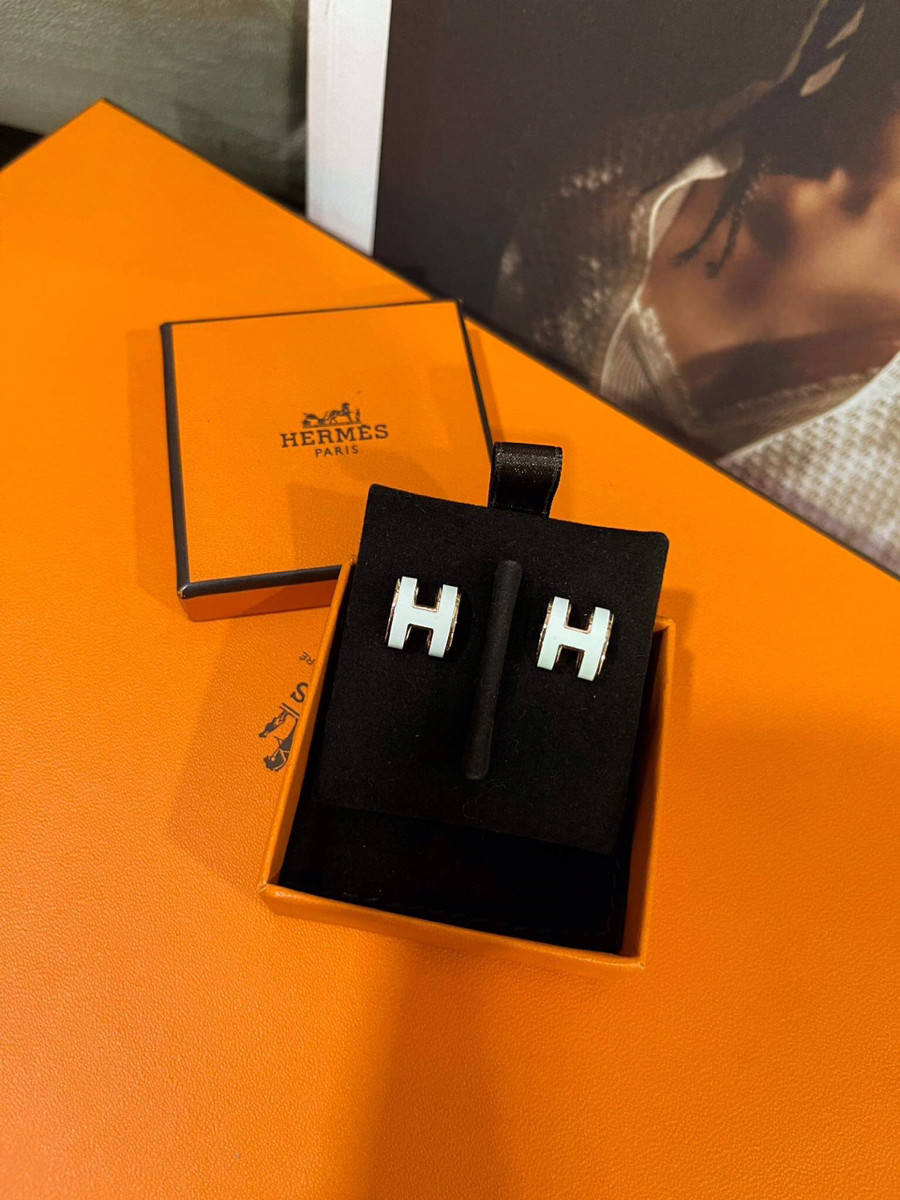 Khuyên tai hermes pop trắng vàng logo to kèm box