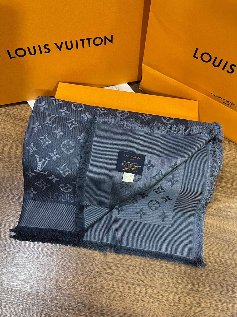 Khăn lv xanh mono sz 140x140 kèm box