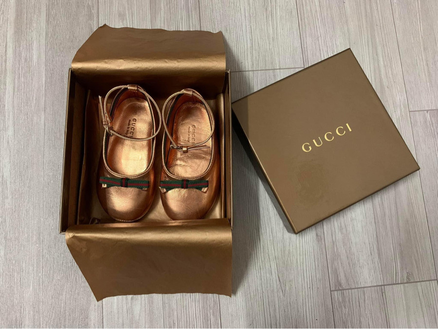 Giày Gucci cho bé . New full box