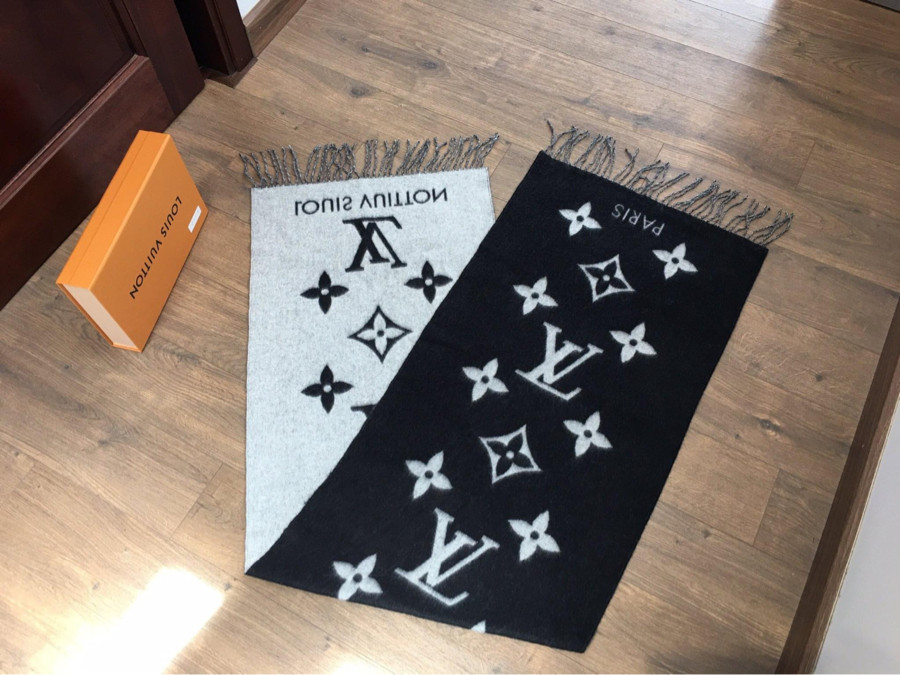 L o u i s V u i t t  o n  Echarpe Reykjavik Scarf Cashmere đen kèm box như hình ạ