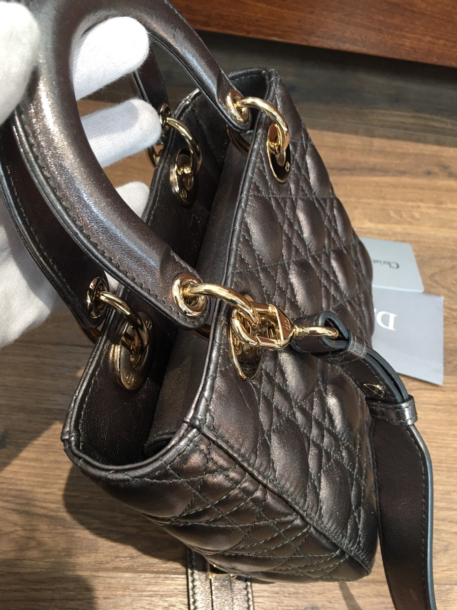 C h r i s t i a n  D i o r L a d y  D i o r có ánh nhũ  Cannage Leather 2way handbag Metallic grey . size small - charm đời mới nhé-----kèm thẻ như hình ạ ---
