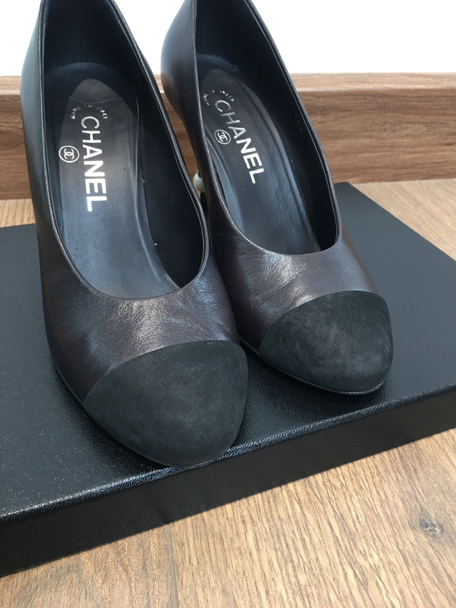 C h a n e l Leather Pumps size  36 Ladies' Black  điểm nhấn ở em gót chân nhé.đủ box + túi vải . cao 8cm ạ