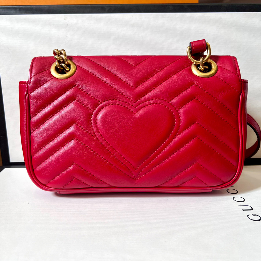 GUCCI MARMONT MATELASSÉ MINI BAG IN RED