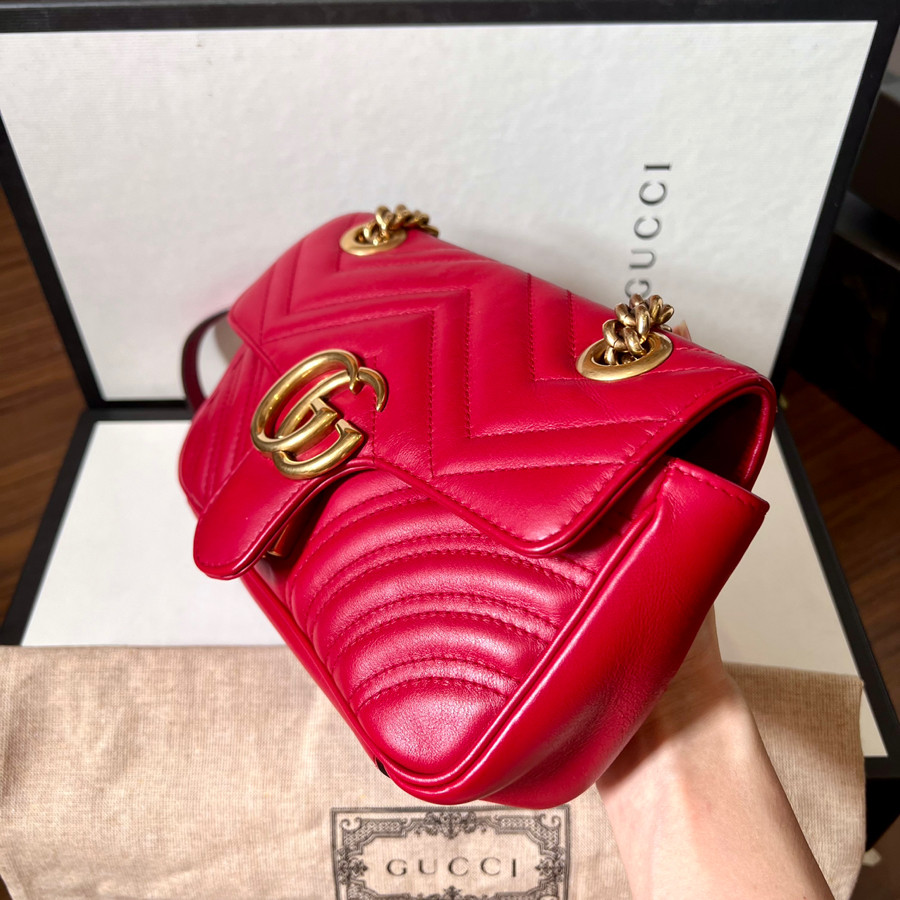 GUCCI MARMONT MATELASSÉ MINI BAG IN RED