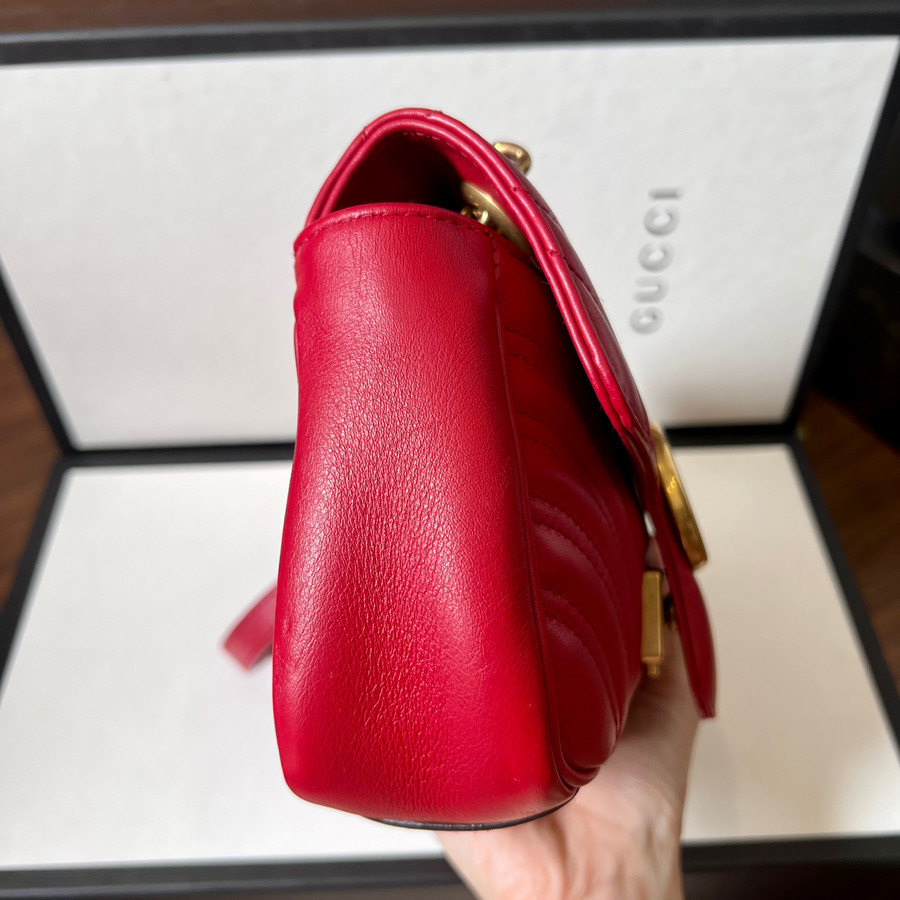 GUCCI MARMONT MATELASSÉ MINI BAG IN RED