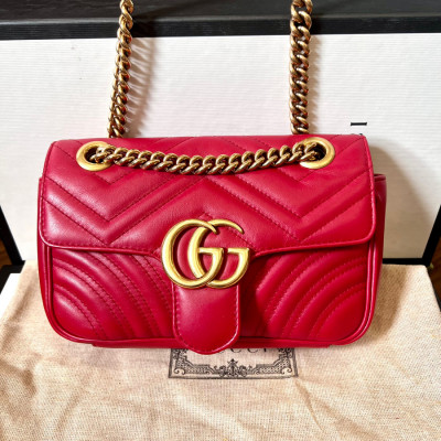 GUCCI MARMONT MATELASSÉ MINI BAG IN RED