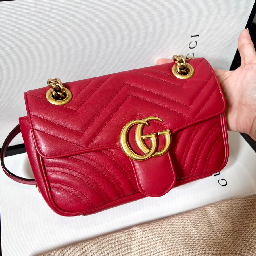 GUCCI MARMONT MATELASSÉ MINI BAG IN RED