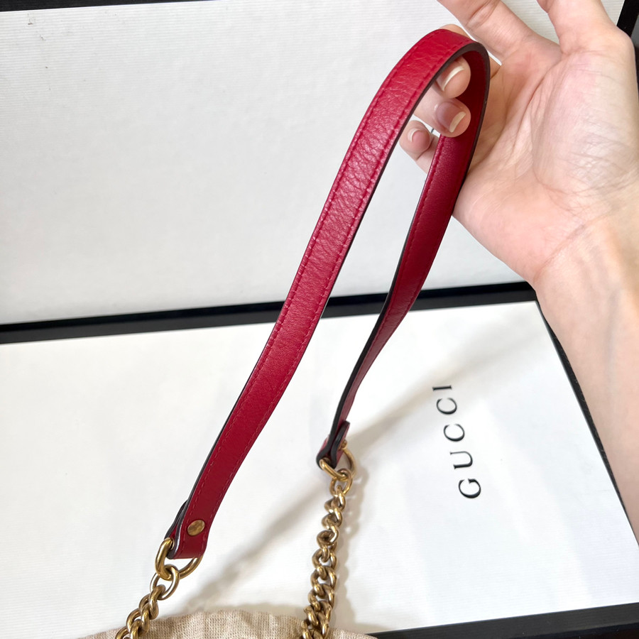 GUCCI MARMONT MATELASSÉ MINI BAG IN RED