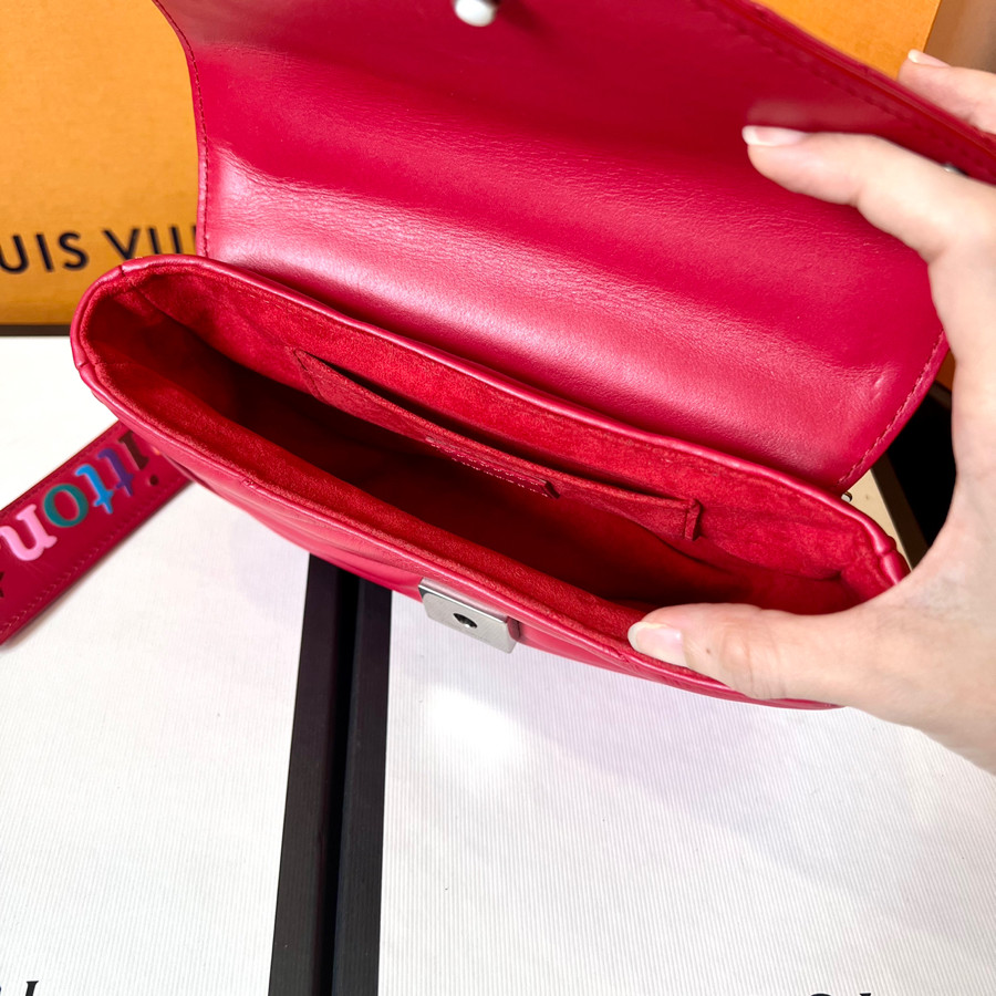 LV NEW WAVE CHAIN BAG QUILTED LEATHER PM