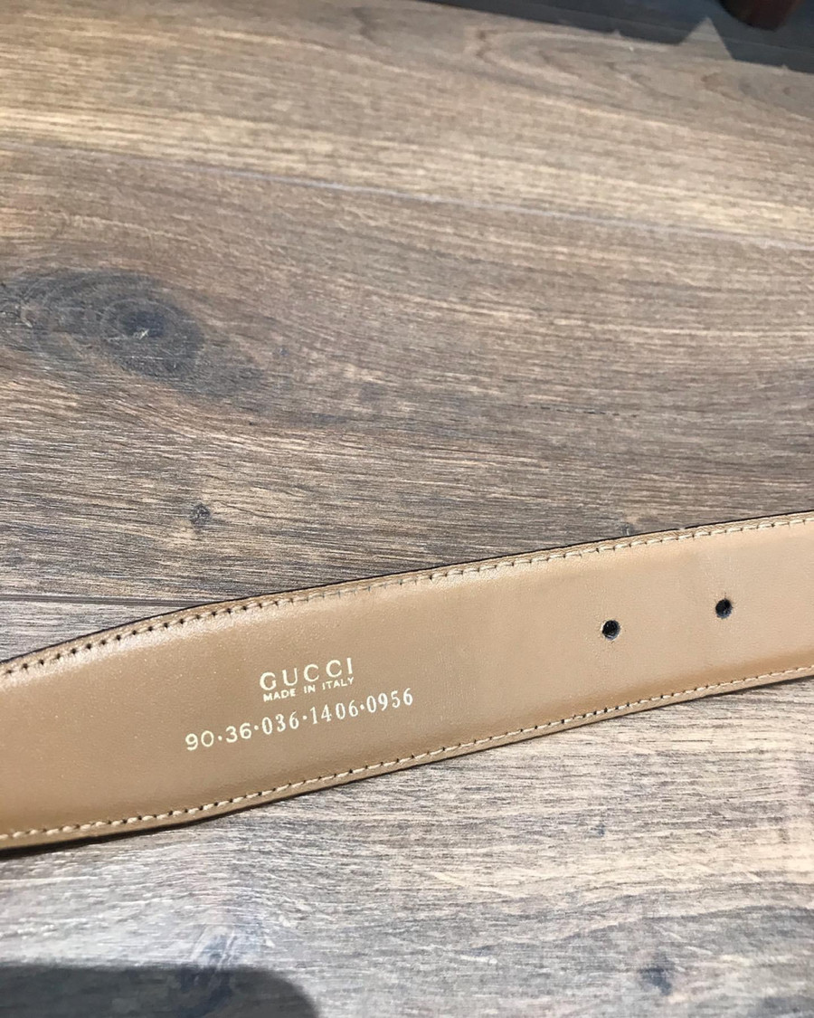 Em sẵn belt gu..cci bảng 3.5cm của nam ạ. Eo 88- 94cm . Mặt có bị oxy hoá như ảnh, da có bị trầy 1 chút.