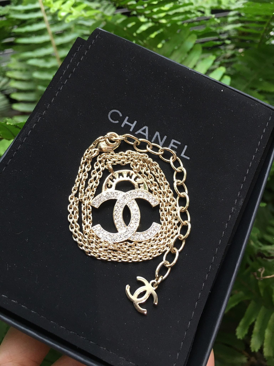 C h a n e l Coco Mark Bijou Necklace mặt siêu xinh   kèm pk như hình nhé.