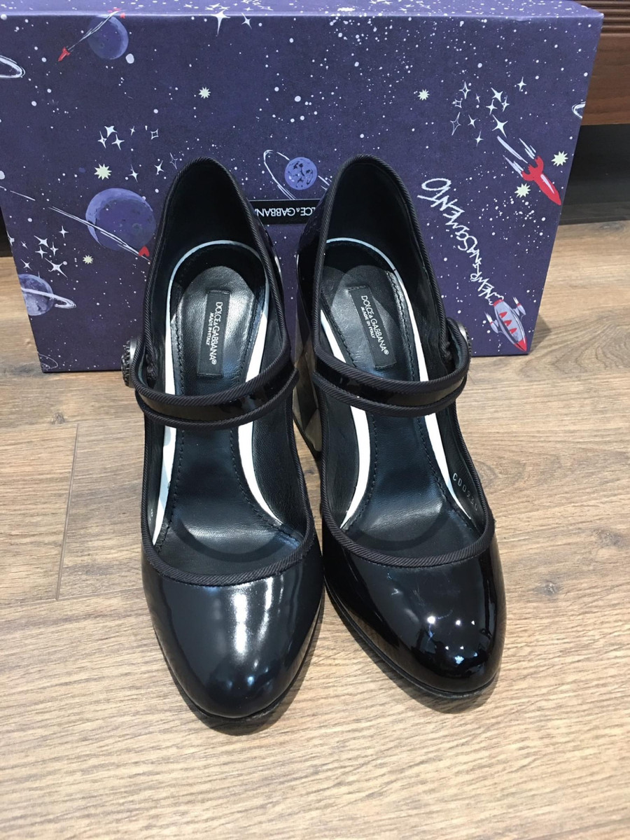 D o l c e & G a b b a n a Patent leather Pumps size 38 Ladies' Black gót kẻ ô vuông đen trắng làm điểm nhấn cho chiếc giày  . cao 11cm  . 95% new phần mũi 1 bên e có spa đẹp lại rồi nhé.