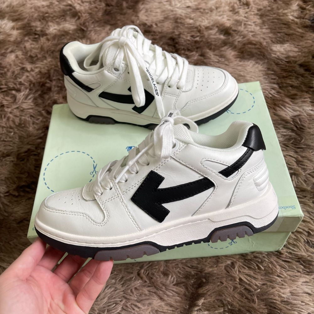 Snkr o.w size 35 fit chân 36đẹp- 99% fullbox ( mất tag nhựa )