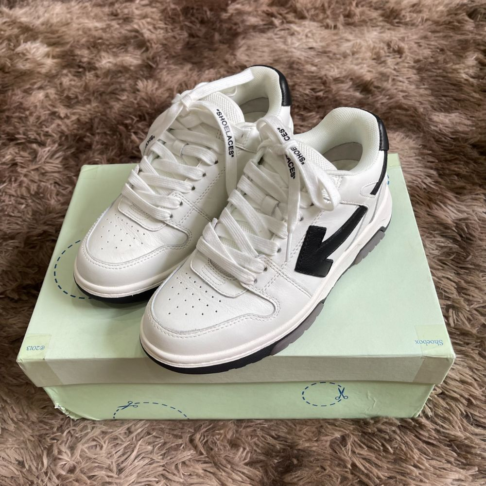 Snkr o.w size 35 fit chân 36đẹp- 99% fullbox ( mất tag nhựa )