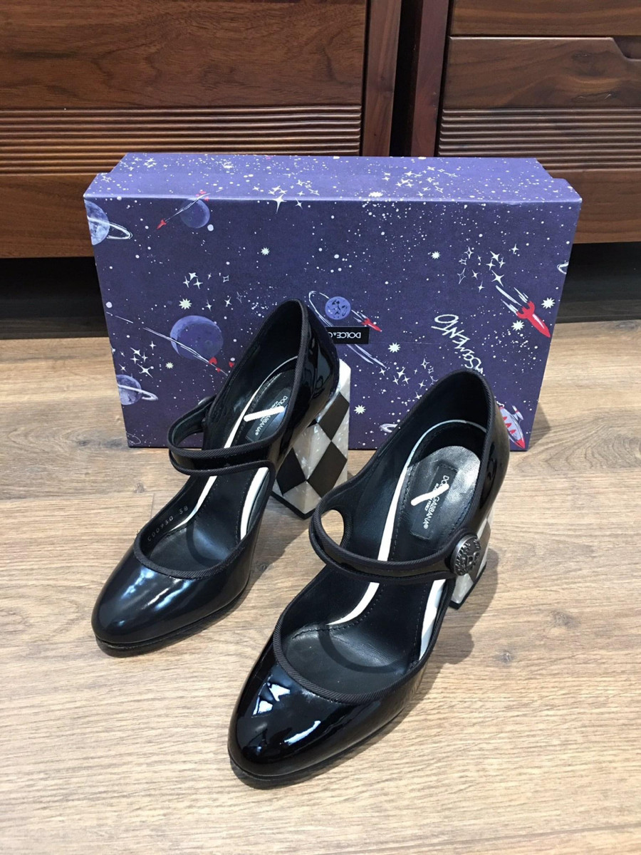 D o l c e & G a b b a n a Patent leather Pumps size 38 Ladies' Black gót kẻ ô vuông đen trắng làm điểm nhấn cho chiếc giày  . cao 11cm  . 95% new phần mũi 1 bên e có spa đẹp lại rồi nhé.