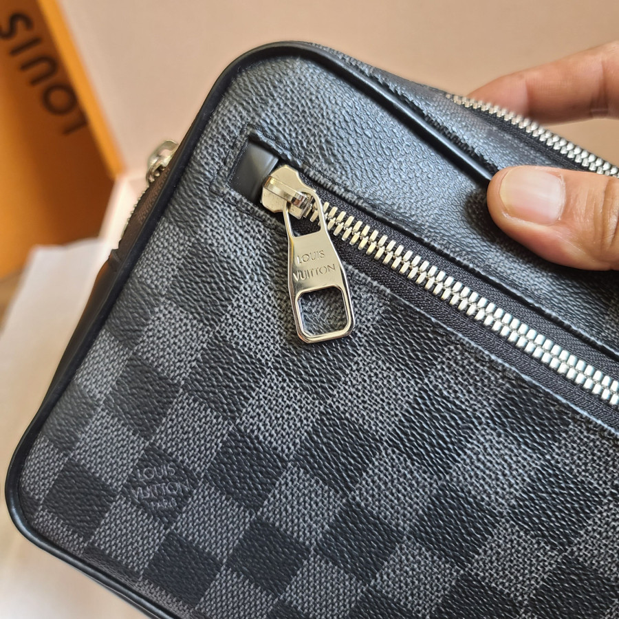 LV DAMIER GRAPHITE CANVAS KASAI CLUTCH