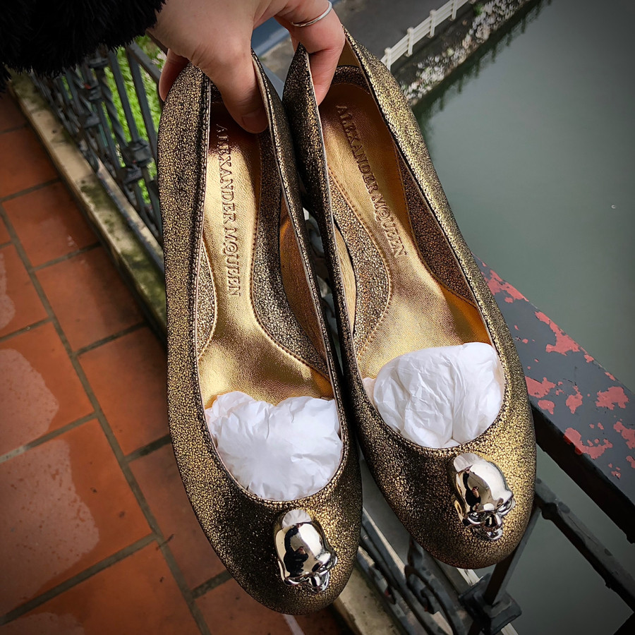 ❤Alexander Mc-Queen Gold Metallic Leather Flats with Skull sz 38,5: