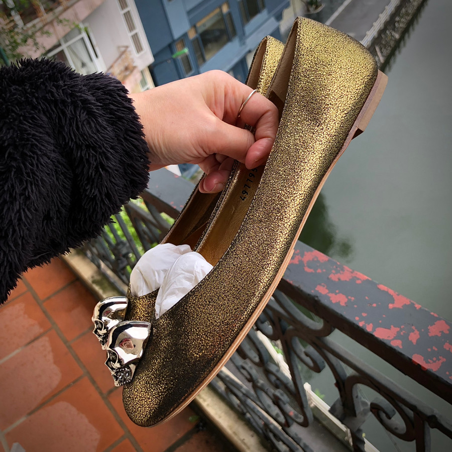 ❤Alexander Mc-Queen Gold Metallic Leather Flats with Skull sz 38,5: