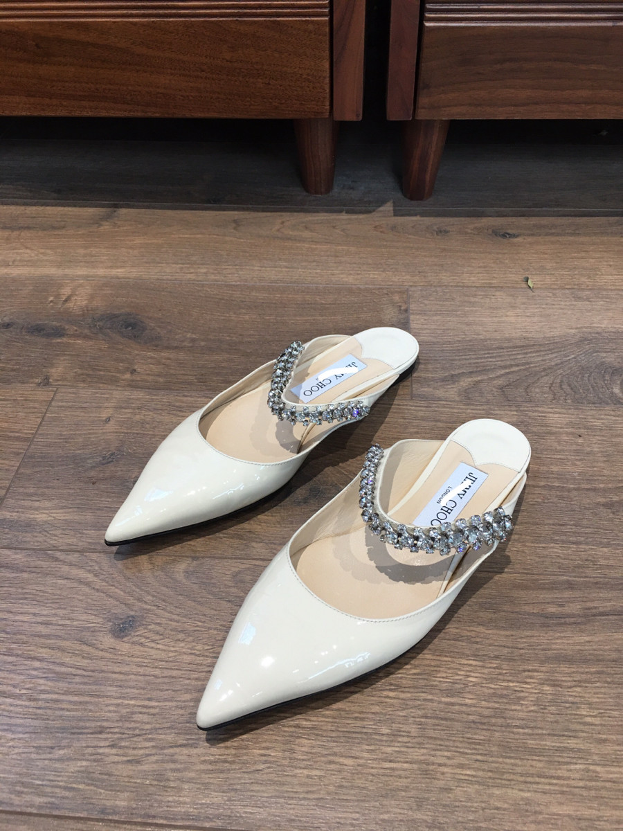 J I M M Y C H O O BING FLAT Mule Ivory đính đá siêu iu ạ .  Size: 35 1/2.