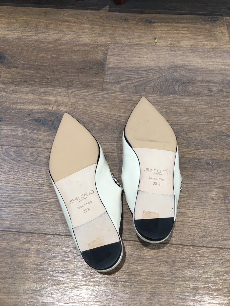 J I M M Y C H O O BING FLAT Mule Ivory đính đá siêu iu ạ .  Size: 35 1/2.