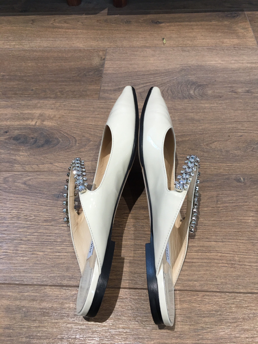 J I M M Y C H O O BING FLAT Mule Ivory đính đá siêu iu ạ .  Size: 35 1/2.