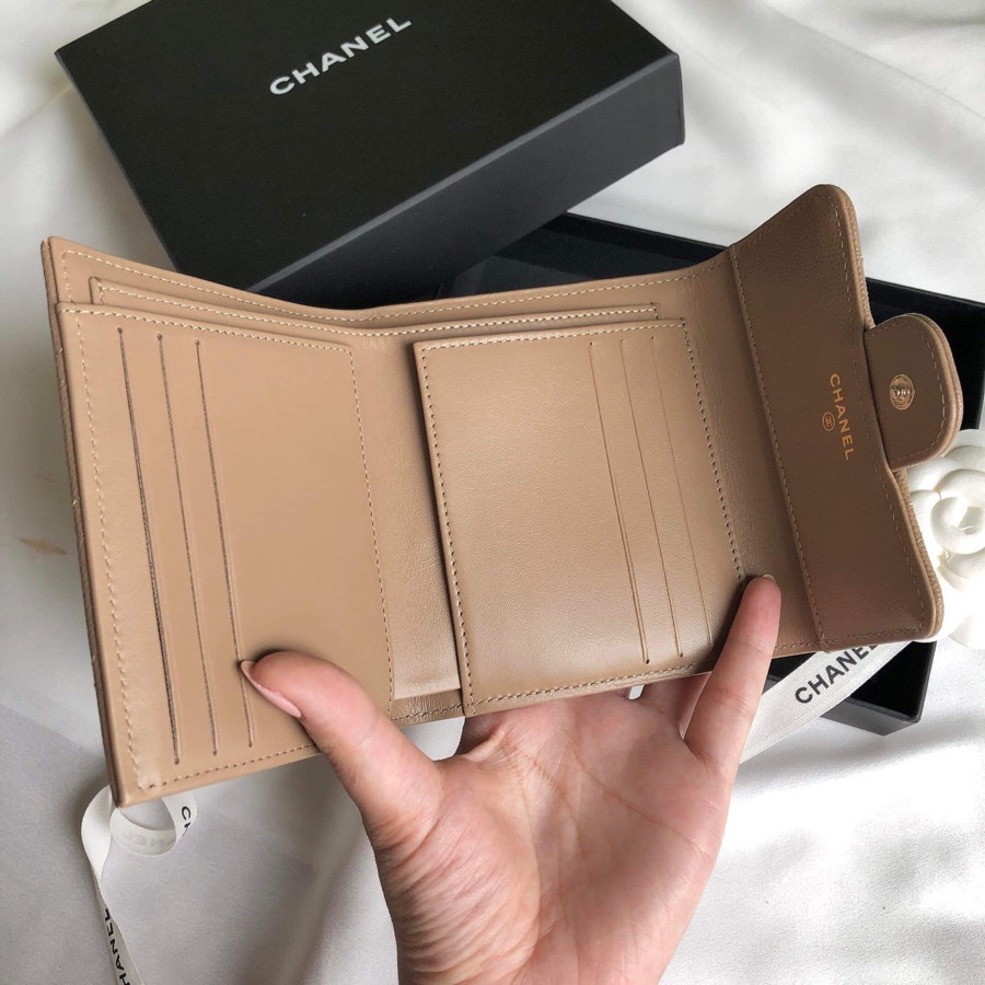 Ví gập 3 Chanel màu beige cực tây