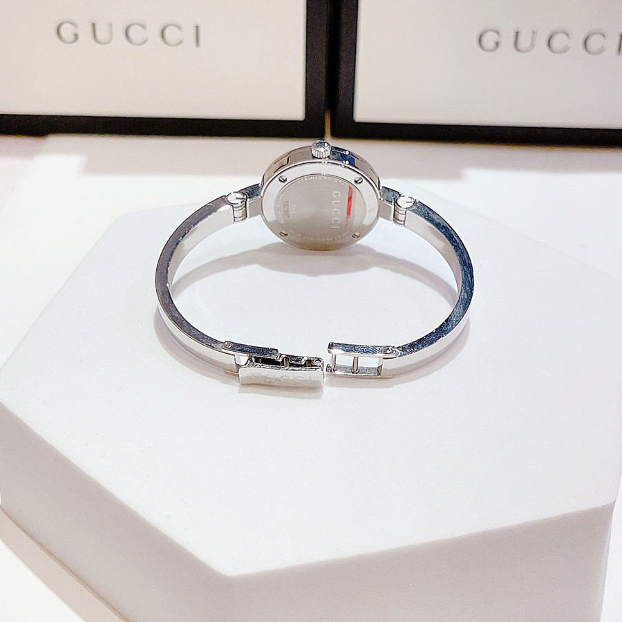 Đồng hồ Gucci dáng lắc