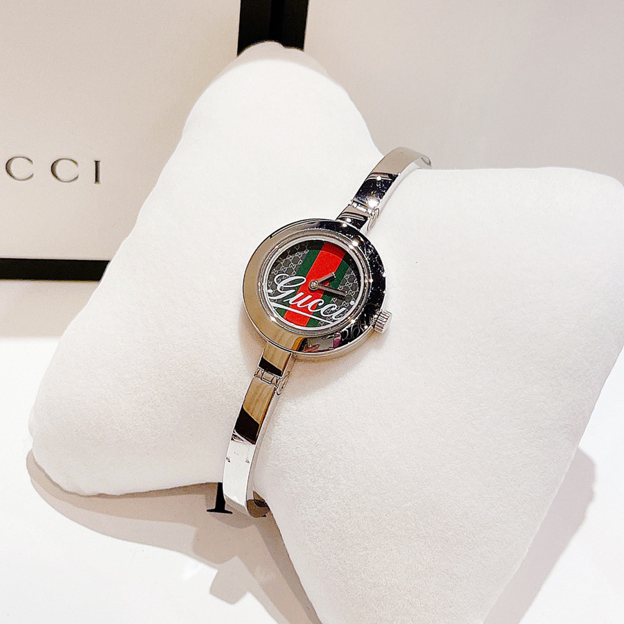 Đồng hồ Gucci dáng lắc