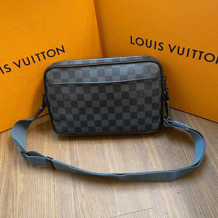 LOUIS VUITTONnn ALPHA MESSENGER DAMIER GRAPHITE CANVAS