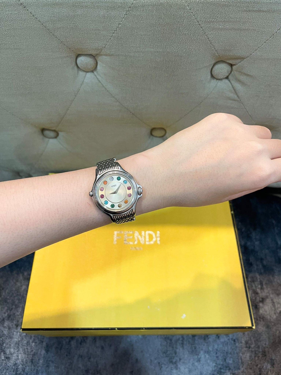 Đồng hồ fendi bạc mặt tròn đá đổi màu 4mm