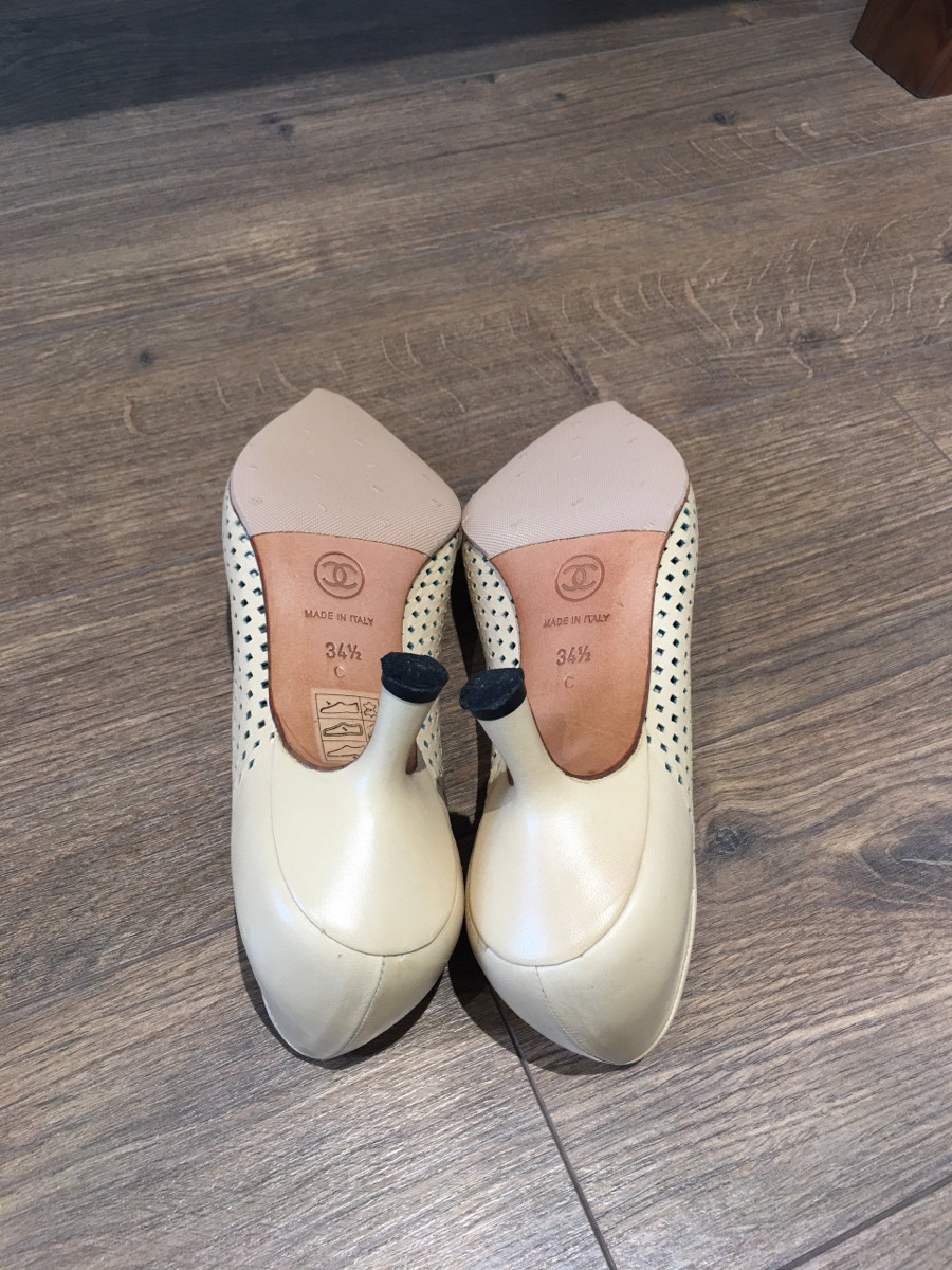 C h a n e l Coco Mark Leather Pumps size 34 1/2 Ladies' Beige; ( chân 35.5 bon chen được ạ )  ; cao 5cm. 95% new phần mũi và gót có như hình e chụp ạ