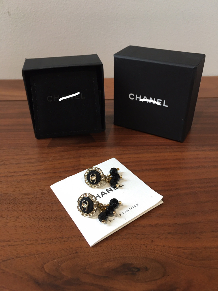 Bông tai c h a n e l dạng kẹp đính các hạt đen xinh lắm  pk kèm box + túi vải i hình ạ