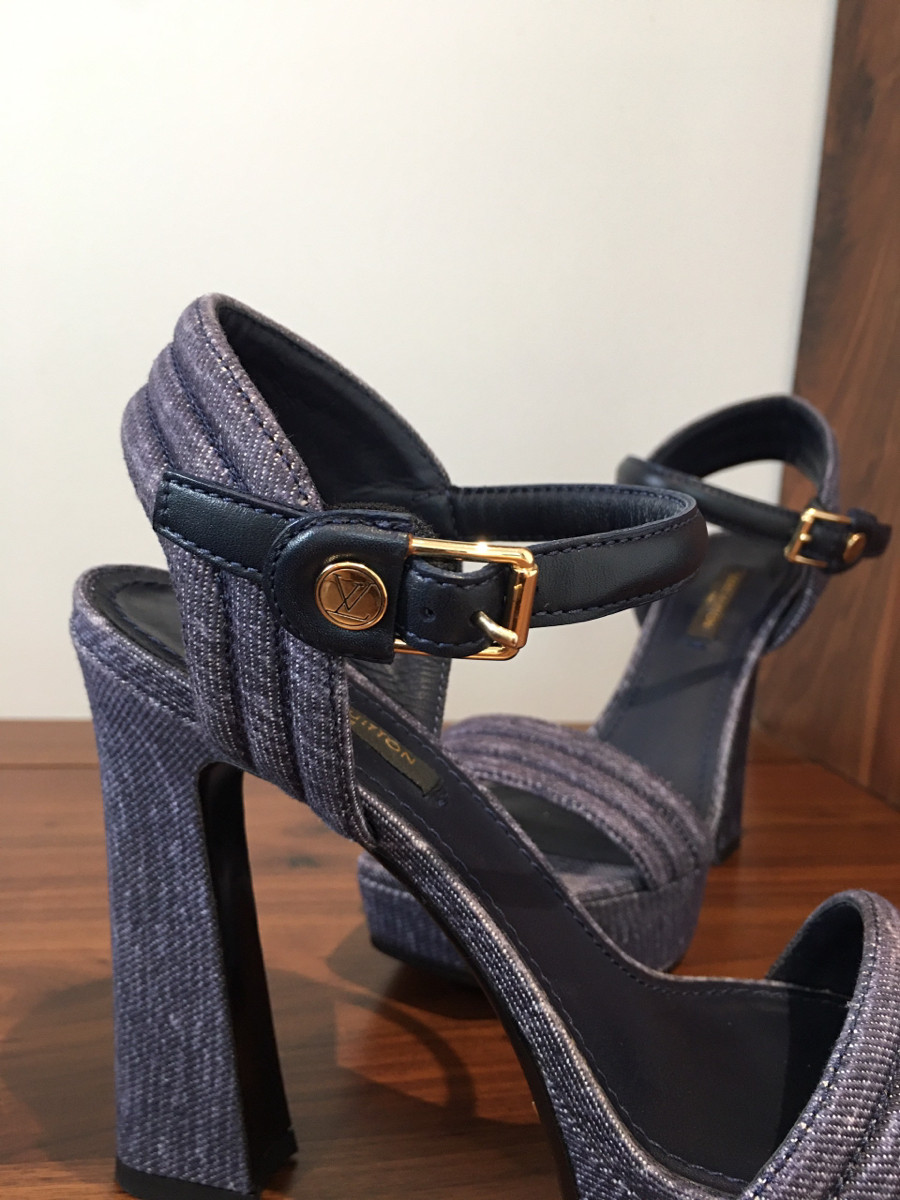 sandal l o u i s v u i t t o n   denim size 36; cao trước 4cm ; sau 12cm . 95% new phía trước có vết hằn ngón chân như hifnhe  chụp nhé.