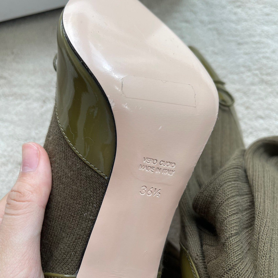 Guốc valentino màu bơ size 36.5