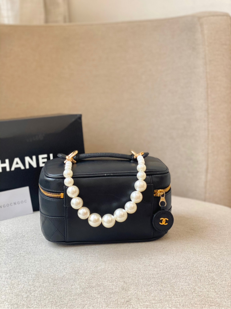 Chanel vanity lambskin