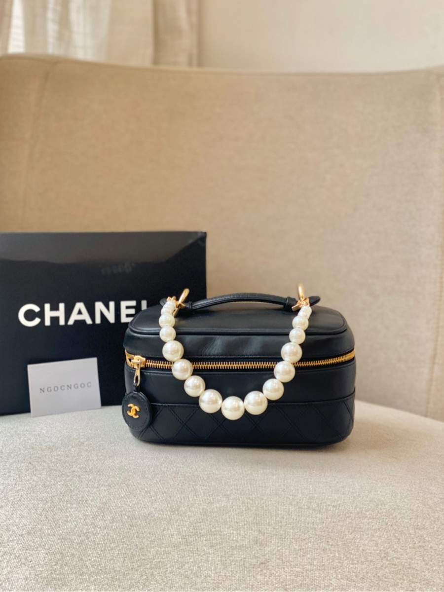 Chanel vanity lambskin