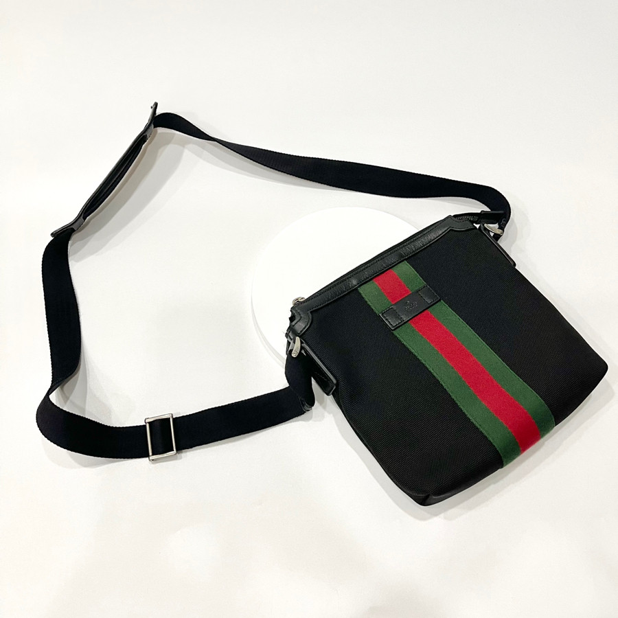 Messenger bag g.c - 99% only