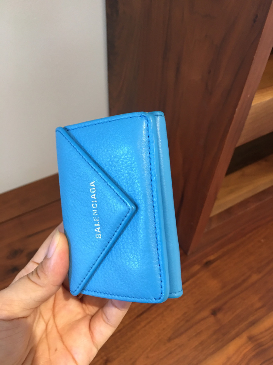 B a le n c i a g a The paper mini 391446 Leather Compact Wallet Blue gập ba ạ . 95%new ngăn nhỏ ngoài có vết bẩn , phần vải có sờn như hình ạ -----