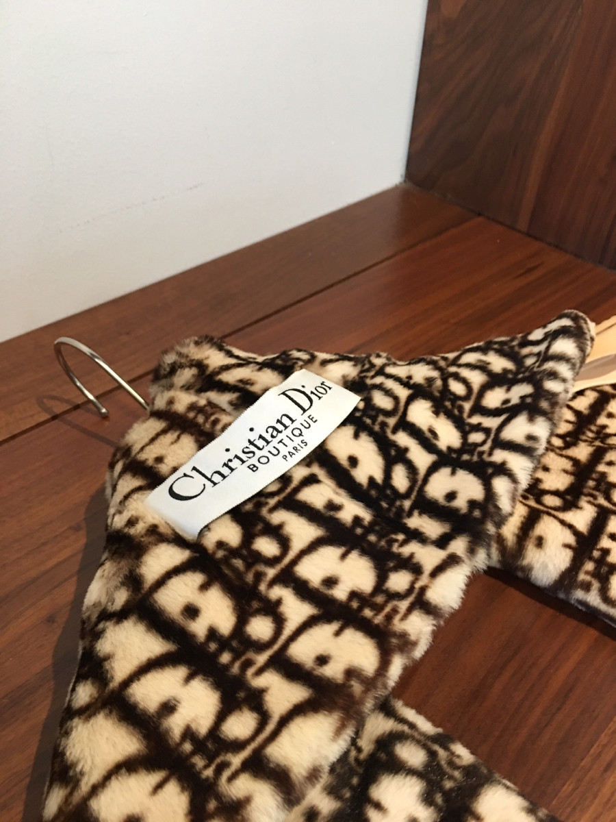 C h r i s t i a n D i o r Oblique Scarf Fur Brown kích thước 108*14cm ạ --Sale off ạ