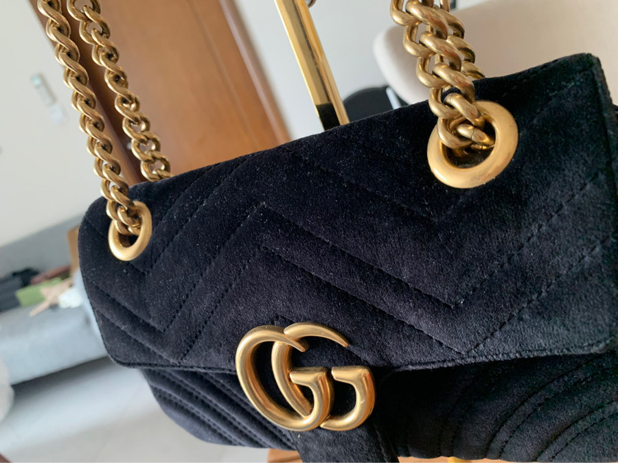 Gucci velvet size 22