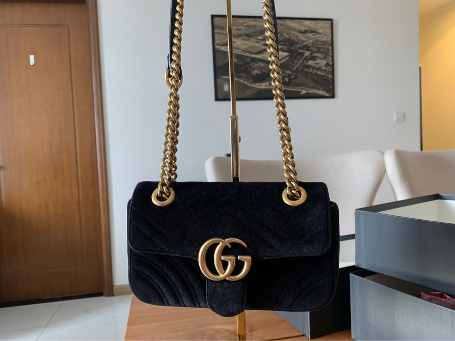 Gucci velvet size 22