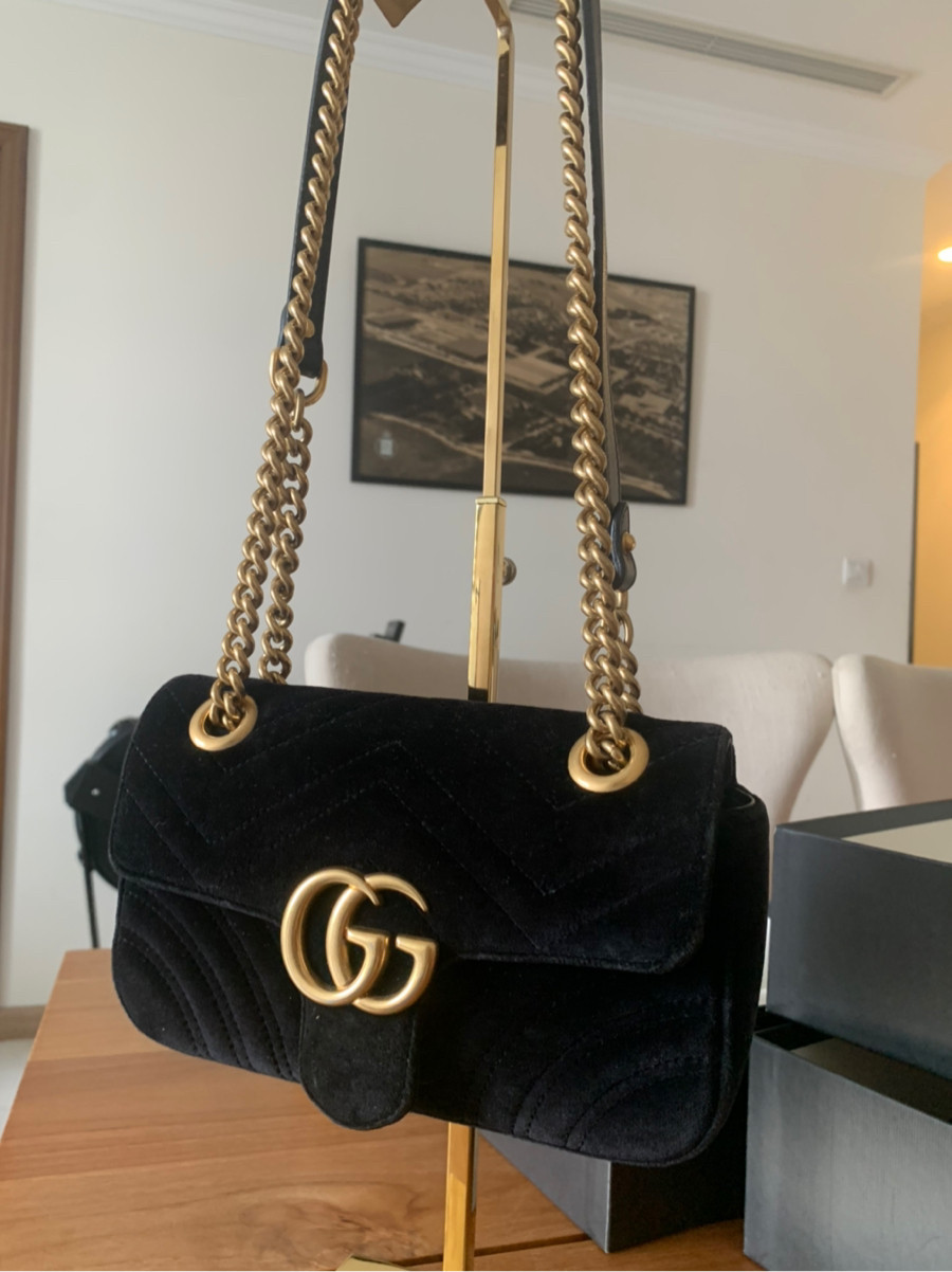 Gucci velvet size 22